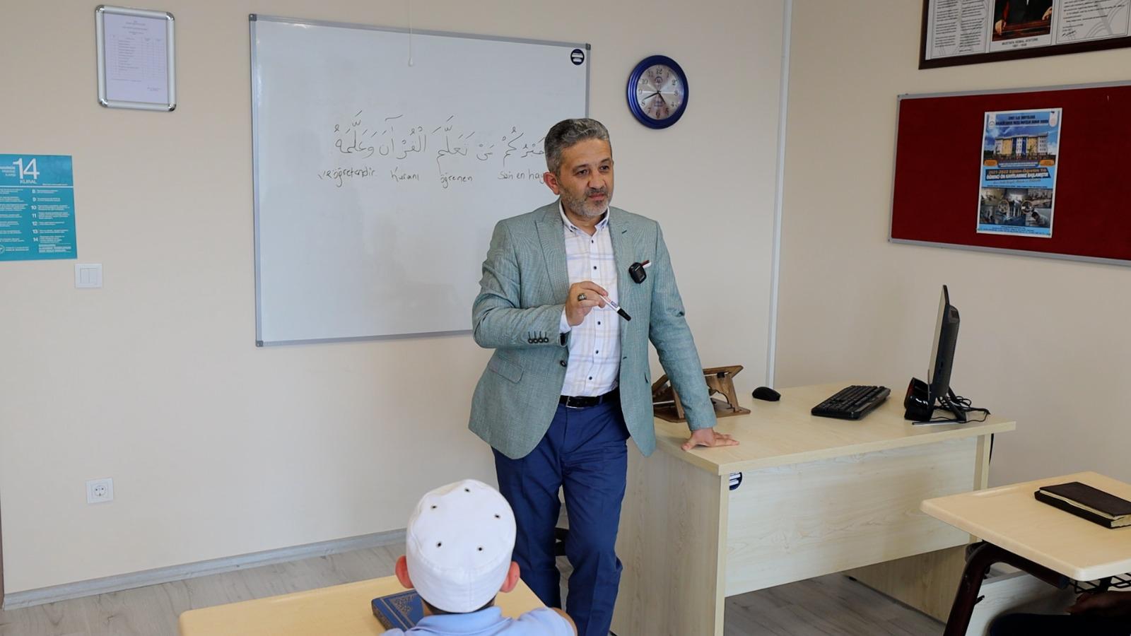 Kurra Hafz Yaar Cuhadar hocamz hafzlarmzn dersine katld